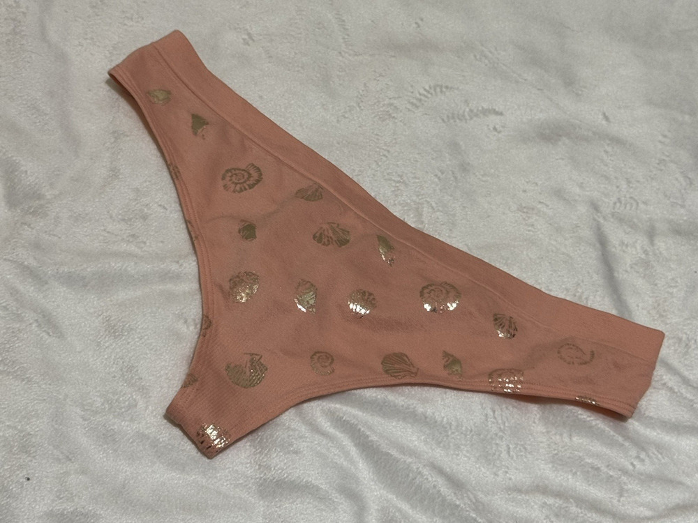 Victoria's Secret Pink Peach Gold Foil Sea Shell Ribbed Thong Panty NWT M
